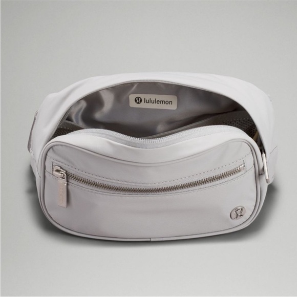 Lululemon Silver Wanderlust Belt Bag - NWOT - Picture 14 of 15